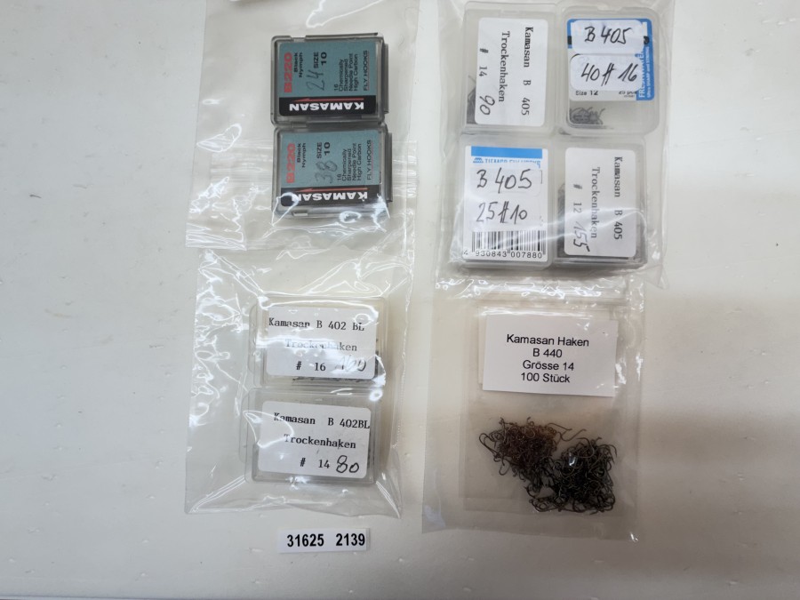 Fliegenhaken, 712 Stück, Kamasan, Fly Hook B 220: 62#10, Trockenfliegenhaken B 402 BL: 80#14, 160#16, Trockenfliegenhaken B 440: 100#14, Trockenfliegenhaken B 405: 25#10, 155#12, 90#14, 40#16