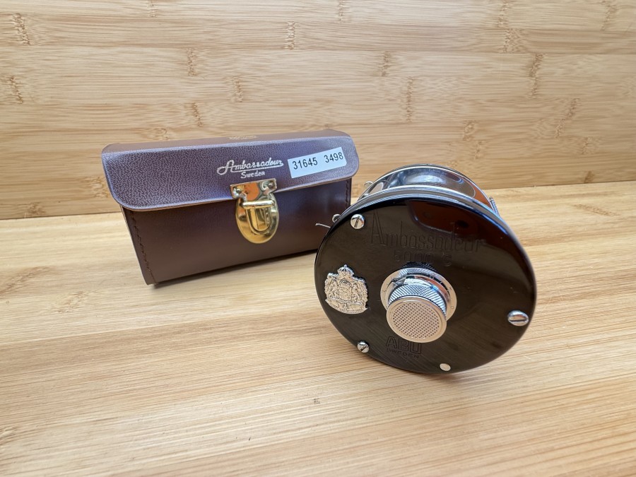Multirolle, ABU Urfabriken Sängsta Sweden, ABU Ambassadeur No 5000 C, 721100, Lederbox, mit Monofiler Schnur, Gebrauchsspuren
