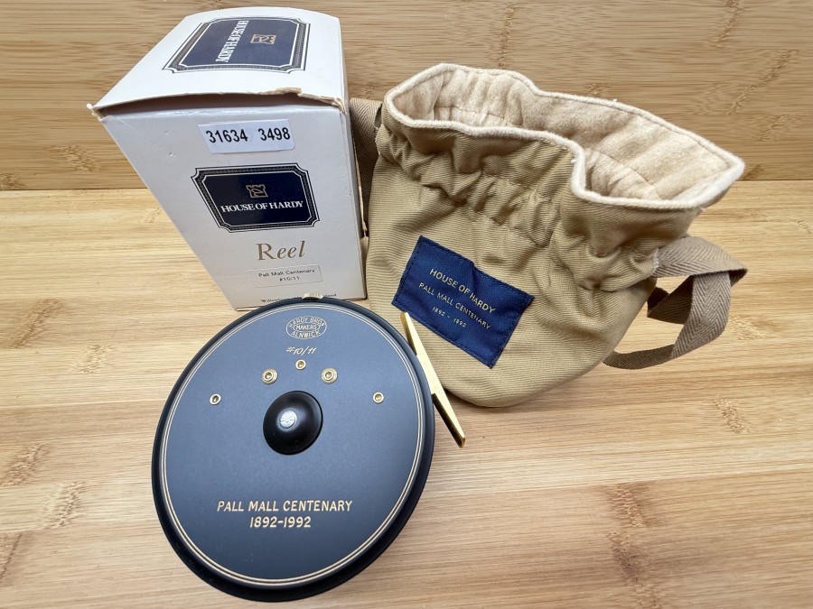 Lachsfliegenrolle, Hardy Bros Makers Alnwick, Pall Mall Centenary 1892-1992, #10/11,  Links- oder Rechtshand, Rollendurchmesser 105mm, Rollenbreite 42mm, Gewicht 552g, Rollenbeutel, neu im Karton