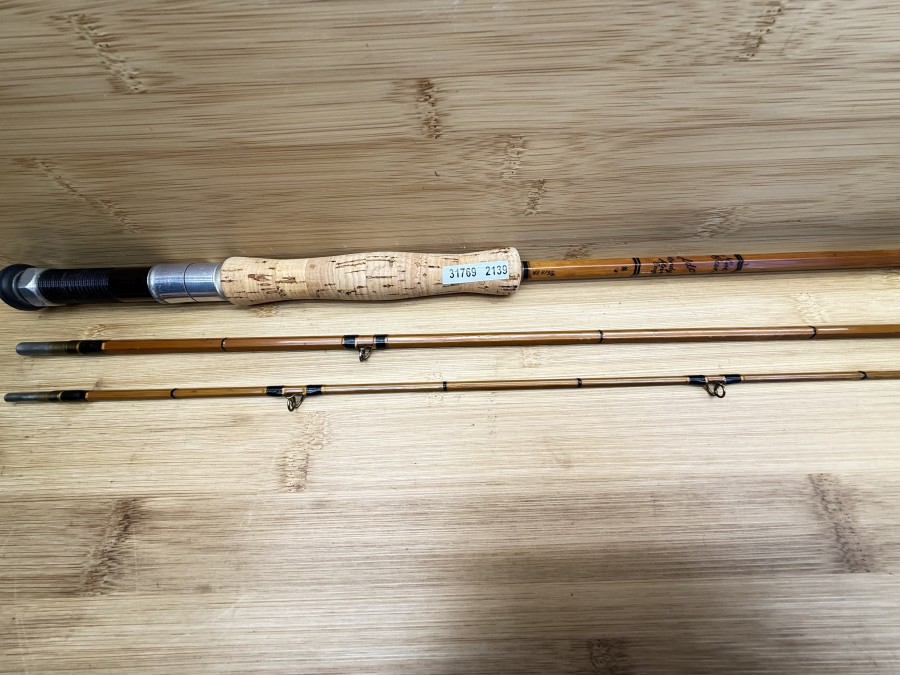 Gespliesste Fliegenrute, Hardy Bros Alnwick England, Neo Cane Goldcrest, N.E. 4/56, 3tlg, 270cm, #6, Gewicht 185g, Futteral (nicht Original), Gebrauchsspuren, Transportlänge 920mm