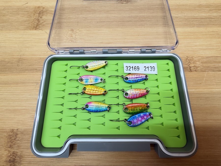 8 Kunstköder, Forellenköder, Einzelhaken. 2,3g, 30mm, ungefischt