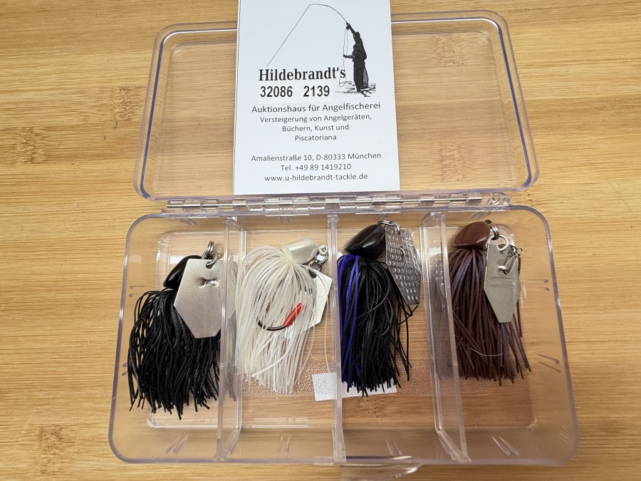 4 Chatterbait, Illex, BleiKopf, Gummifransen, weiß, 15g, schwarz, 18g, schwarz, 25g, braun, 16g, in Kunststoffbox, ungefischt