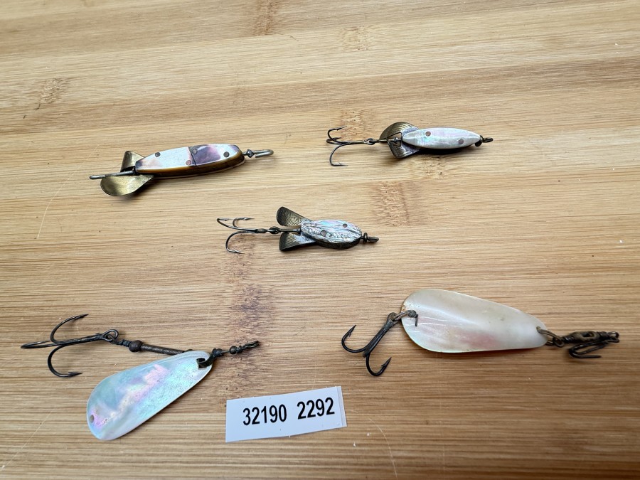 Wunderfischli, Perlmutt hell/dunkel, 15g, 60mm, Lemax Swissmade, Perlmutt hell/dunkel, 7g, 40mm, Lemax, Perlmutt hell7dunkel, 5g, 30mm, Perlmuttspinner, 3g, 60mm, Perlmuttlöffel, 4g, 40mm, gefischt und neu
