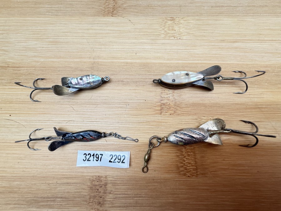 Wunderfischli, Perlmutt beidseitig hell, 9g, 35mm, Lemax, Perlmutt hell/dunkel, 6g, 30mm, Messing, 9g, 35g, Messing, messing/schwarz, 5g, 30mm, gefischt und neu