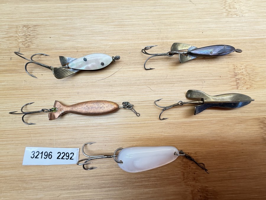 Wunderfischli, Perlmutt hell/dunkel, 8g, 35mm, Perlmutt hell/dunkel, 6g, 40mm, Messing, messing/schwarz, 9g, 40mm, kupfer, 9g, 40mm, Perlmuttlöffel, 2g, 35mm