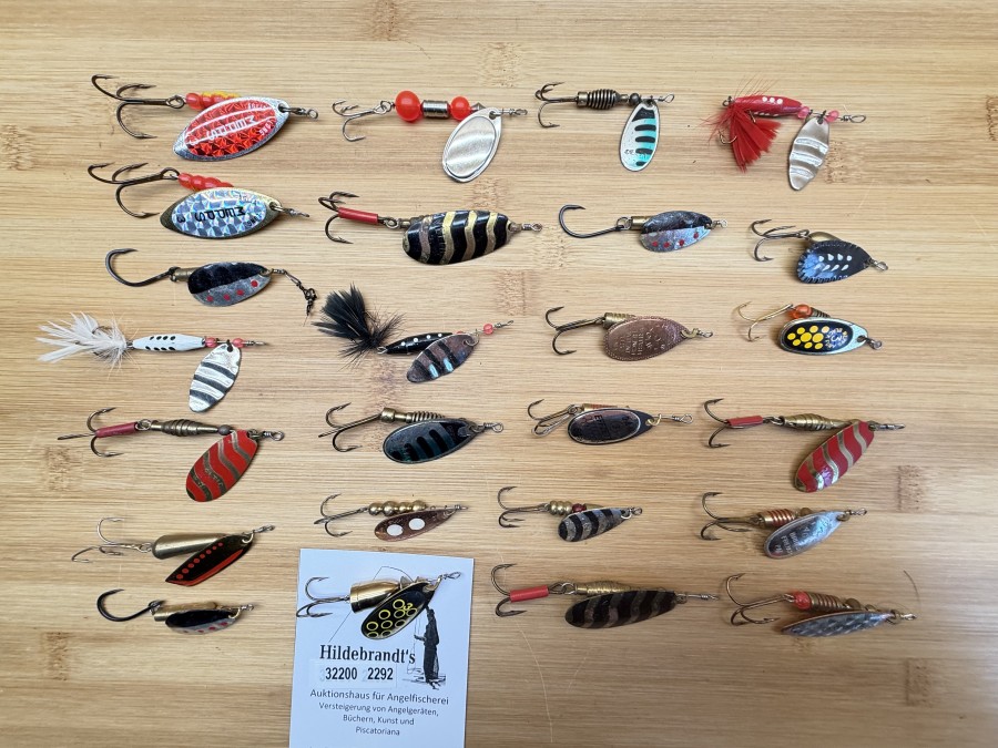 Konvolut Mepps, 20 Stück, verschiedene Hersteller, #2-4, gefischt, Kunststoffbox