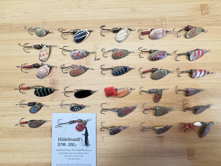 Konvolut Mepps, 26 Stück, verschiedene Hersteller, #1-2, gefischt, Kunststoffbox