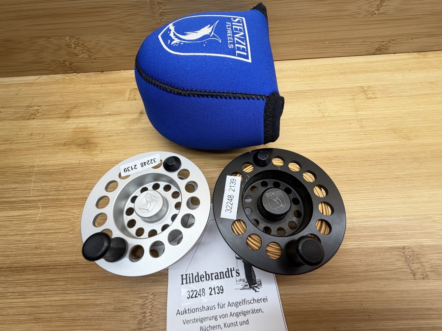 Ersatzspulen, Stenzel Regent 1, Spulendurchmesser 76mm, Spulenbreite 26mm, schwarz mit Fliegenschnur und silber, Neoprene Rollentasche, Gebrauchsspuren