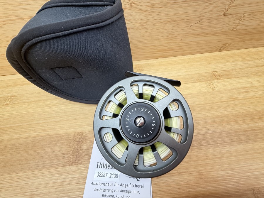 Fliegenrolle, Großkern 5/7, Links- oder Rechtshand, Rollendurchmesser 85mm, Rollenbreite 40mm, Gewicht 191g, mit gefischter Fliegenschnur WF 7 F, Neoprene Rollentasche, neu im Karton