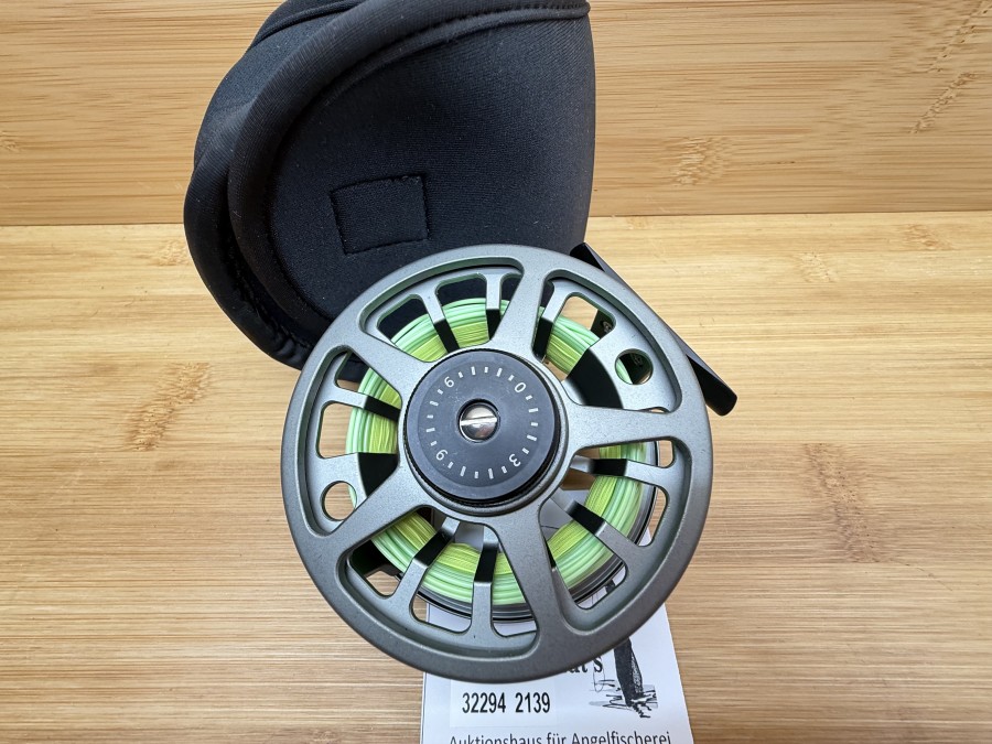 Fliegenrolle, Großkern 7/9, Links- oder Rechtshand, Rollendurchmesser 94mm, Rollenbreite 42mm, Gewicht 195g, mit gefischter Fliegenschnur  WF 7 F, Neoprene Rollentasche, neu im Karton