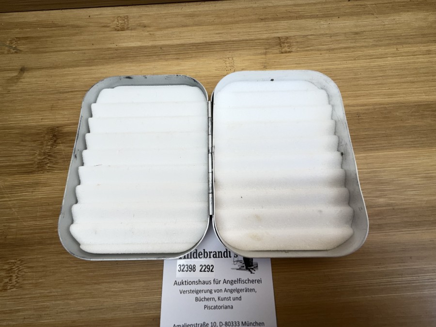 Fliegenbox, Wheatley, RW, Made in England, 125x95x95mm, beidseitig Foameinlage, Gebrauchsspuren