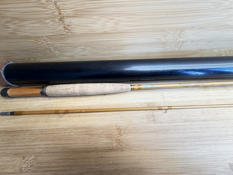 Gespliesste Fliegenrute, "brunner - austria", Type Salza, 11/87, 2tlg., 2,10m - 95g, #4-5, Hülsenstopfen, Futteral, Kunststoff Transportrohr mit Lederkappe,, Spitze gerade, Gebrauchsspuren, Transportlänge 1120mm