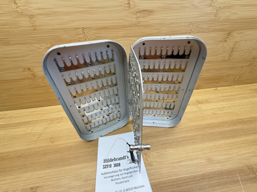 Fliegenbox, Richard Wheatley of England, Alu, 155x90x29mm, 238 Halteclips, Gebrauchsspuren