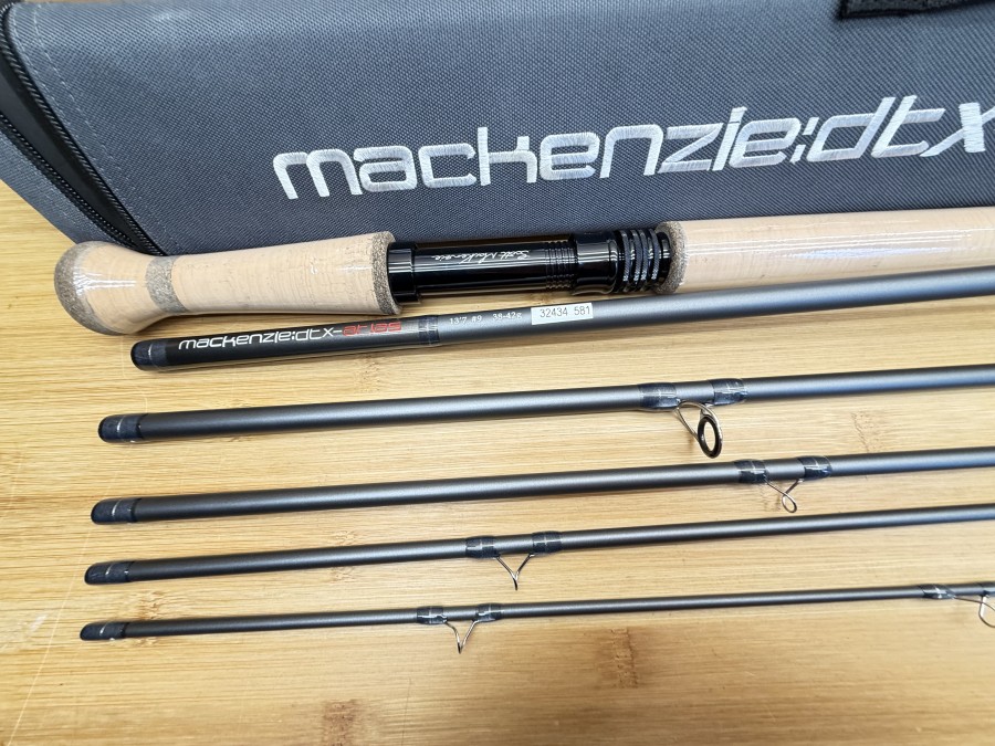 Zweihandfliegenrute, mackenzier:dtx-atlas, 6tlg., 13.7", #9, 38-42g, Gewicht 271g, Futteral, Canvas Transportrohr, ungefischt, Transportlänge 820mm