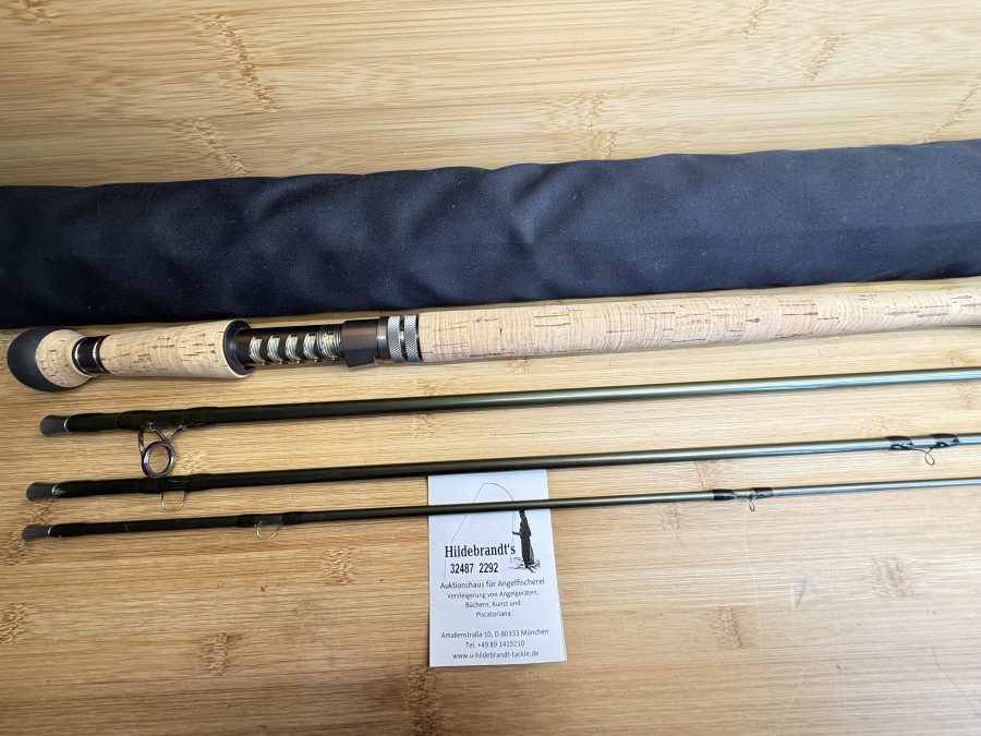 Zweihandfliegenrute, Hardy, Zenith Sintrix, 4tlg, 13.6", #8, Sh-44", 38g/SS-55", 42g / MS-60", 48g, Gewicht 252g, Hülsenstopfen, Futteral, Alu Transportrohr mit Schutzfutteral, Gebrauchsspuren, Transportlänge 910mm