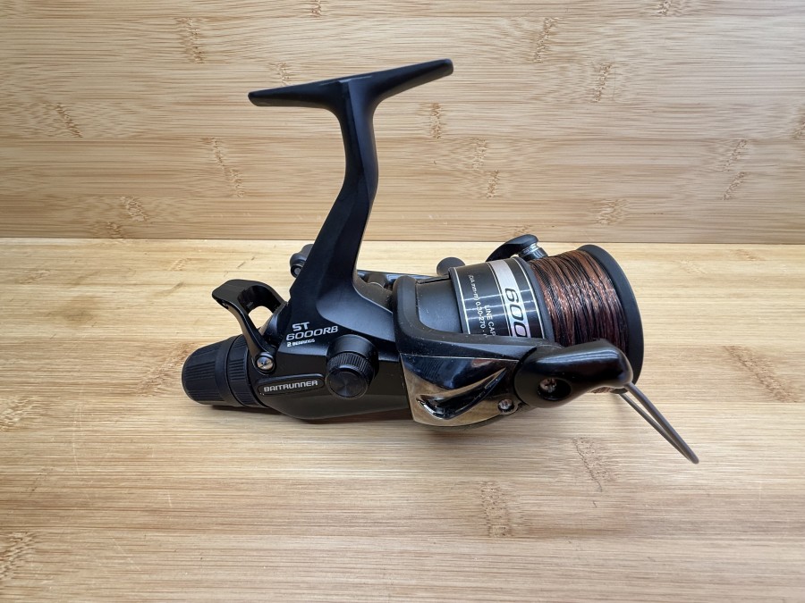 Stationärrolle, Shimano, Baitranner, ST 6000 RB, 4.6:1 Gerr Ratio, mit Monofiler Schnur, leichte Gebrauchsspuren