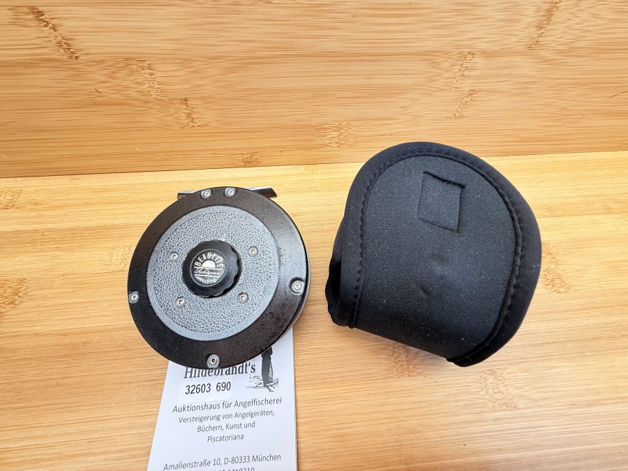 Fliegenrolle, Shakespeare, England, Beaulite, Links- oder Rechtshand, #6, Rollendurchmesser 90mm, Rollenbreite 30mm, Gewicht mit Fliegenschnur 201g, Neoprene Rollentasche, Gebrauchsspuren