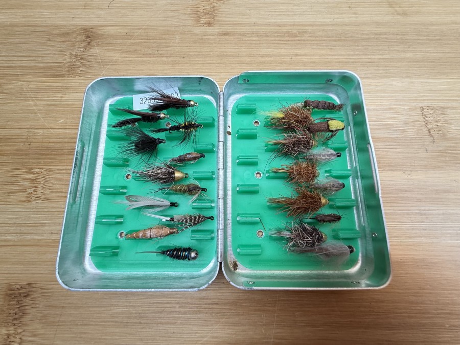 Nymphen- und Streamersortiment, Perrine Alubox, #68, 95x65x25mm, 22 Nymphen und Streamer, Grösse 8 bis 14