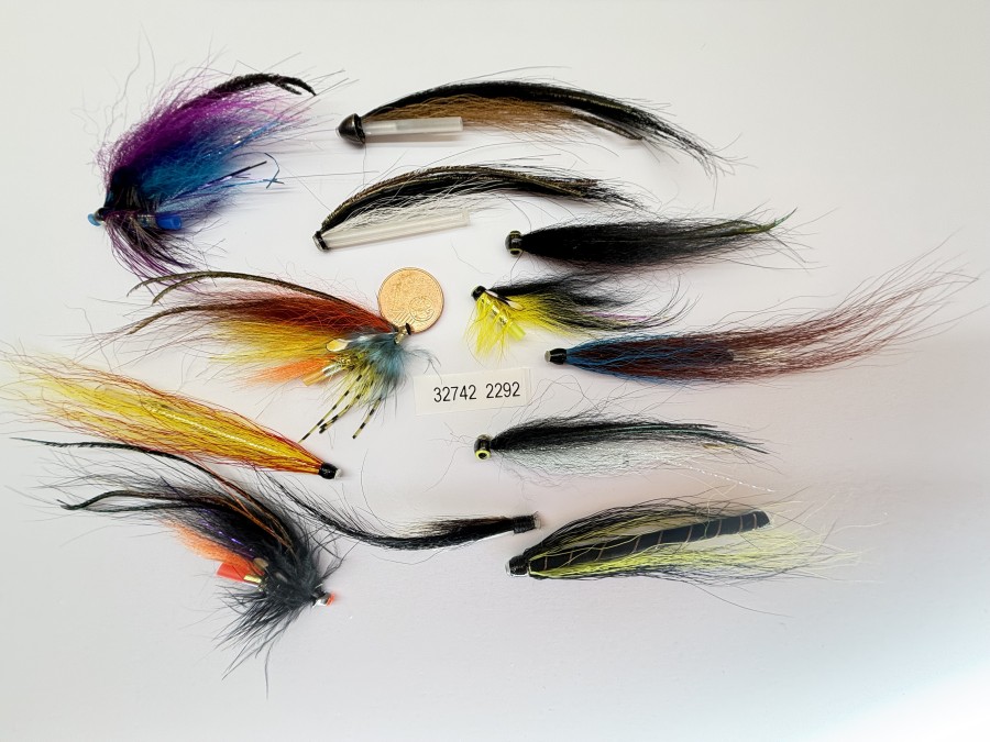 Tubenfliegensortiment, 12 Stück, verschiedene Hersteller, in Kunststoffbox, 155x90x20mm, gute Qualität