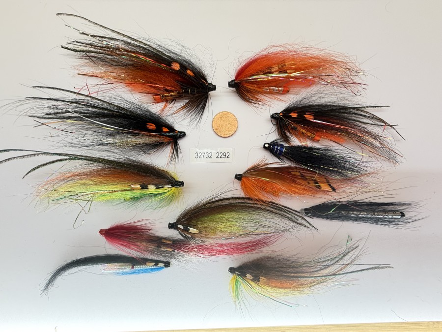Tubenfliegensortiment, 12 Stück, verschiedene Hersteller, in Kunststoffbox, 155x90x20mm, gute Qualität