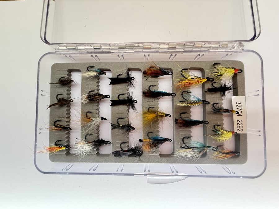 Lachsfliegensortiment, 24 Stück, Doppelhaken, Grösse 8 bis 12, Island Muster, in Kunststoffbox mit geschlitzter Einlage, 155x90x20mm, gute Qualität