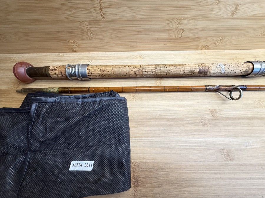 Gespliesste Spinnrute, Noris, Salmo Hucho, No. 2096, 2tlg., 3,05m, ohne Futteral, Gebrauchsspuren und Lackschäden, einsatzbereit, Transportlänge1560mm
