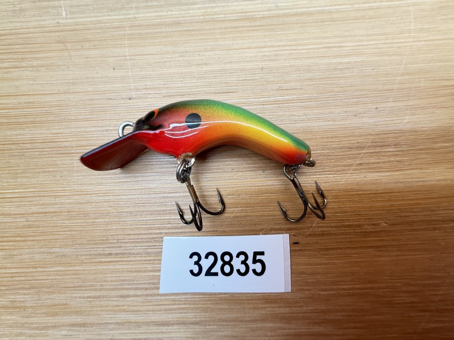 Wobbler, Turus Ukko, Handmade in Finland, rot/gelb/grün, schwarzes Auge, 3cm, 2,45g, ungefischt
