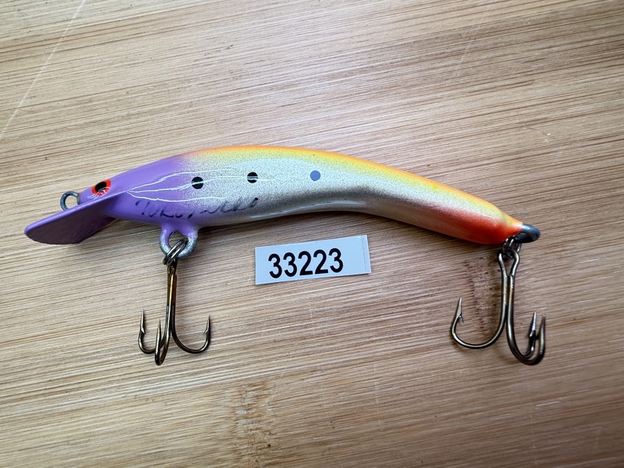 Wobbler, Turus Ukko, Handmade in Finland, gemarkt, orange/silber/gelb/orange/violett, Punkten, 9cm, 11,00g, ungefischt