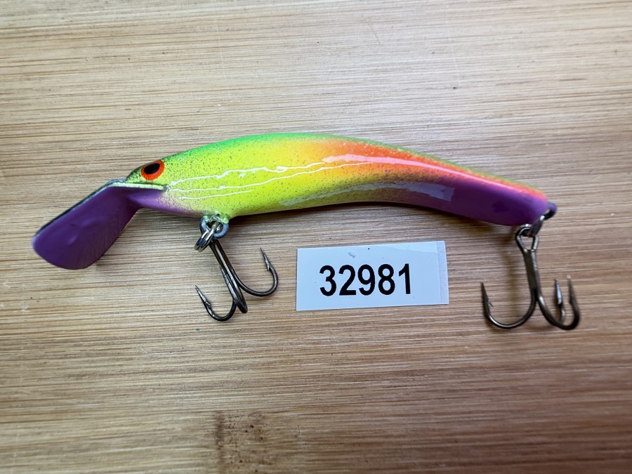 Wobbler, Turus Ukko, Handmade in Finland, gemarkt, violett/gelb/orange/hellgrün, 7cm, 5,50g, ungefischt