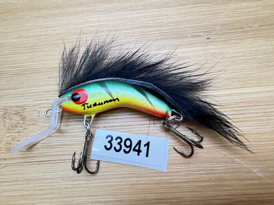 Wobbler, Turunen Finland, gemarkt, 4cm, 4g, rot/gelb/grün/schwarz, schwarzer Fellstreifen, ungefischt