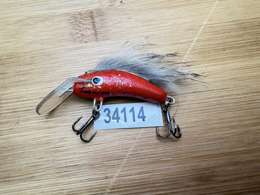 Wobbler, Turunen Finland, gemarkt, 3cm, 4g, rot/Glitzer, grauer Fellstreifen, ungefischt