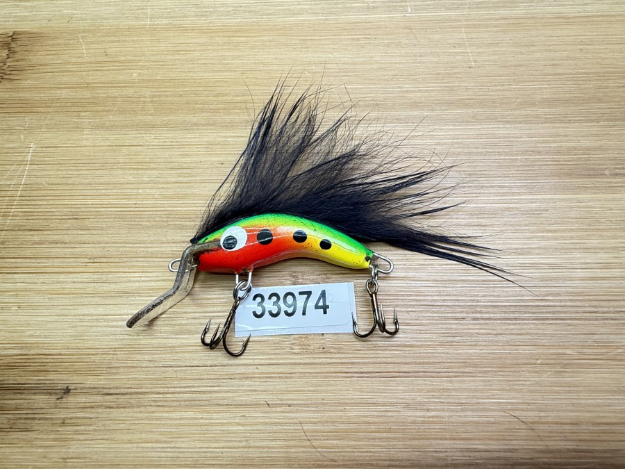Wobbler, Turunen Finland, 4cm, 4g, rot/gelb/grün/schwarz, schwarzer Fellstreifen, ungefischt