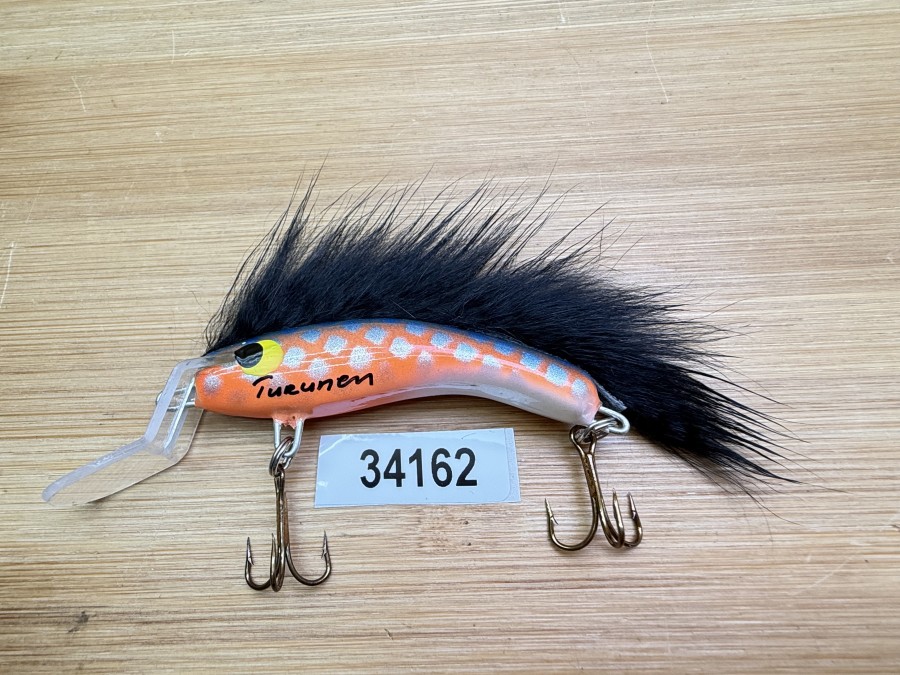 Wobbler, Turunen Finland, gemarkt, 6cm, 8g, weiß/rot//silber/blau, schwarzer Fellstreifen, ungefischt