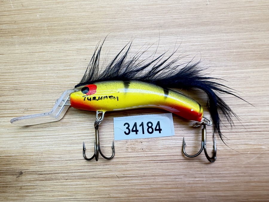 Wobbler, Turunen Finland, gemarkt, 6cm, 8g, rot/gelb/schwarz, schwarzer Fellstreifen, ungefischt