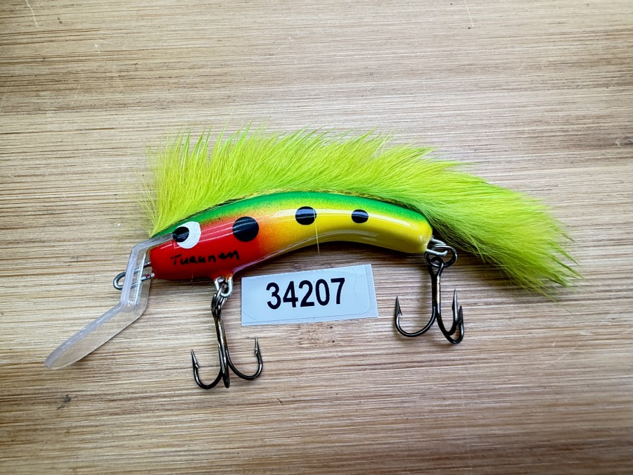 Wobbler, Turunen Finland, gemarkt, 6cm, 8g, rot/gelb/grün/schwarz, hellgrüner Fellstreifen, ungefischt