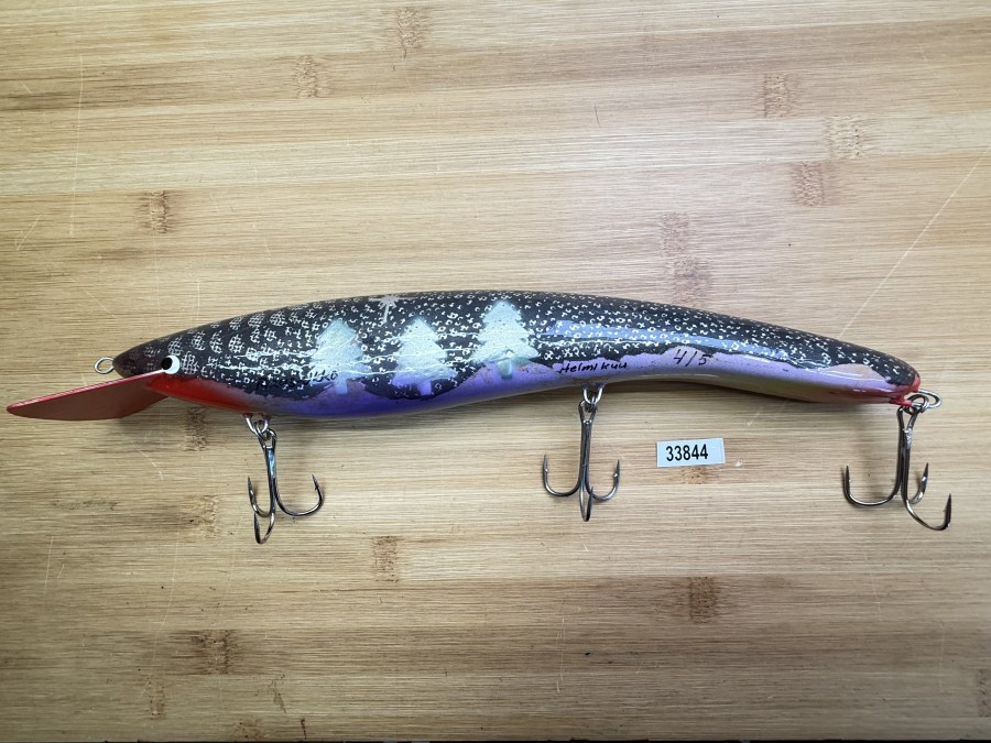Wobbler, Turus Ukko Sonderedition Februar 1991, Handmade in Finland, Turus Ukko gemarkt, Helmi kuu 4/5, rot/gelb/silber/violett/dunkelgrau, 30cm, 146g, ungefischt