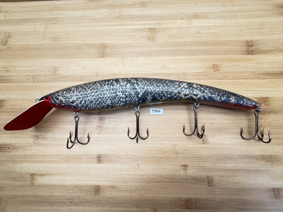 Wobbler, Turus Ukko Sonderedition April 1991, Handmade in Finland, Turus Ukko gemarkt, Huubi kuu 3/5, rot/gold/oliv/schwarz, 40cm, 495g, ungefischt