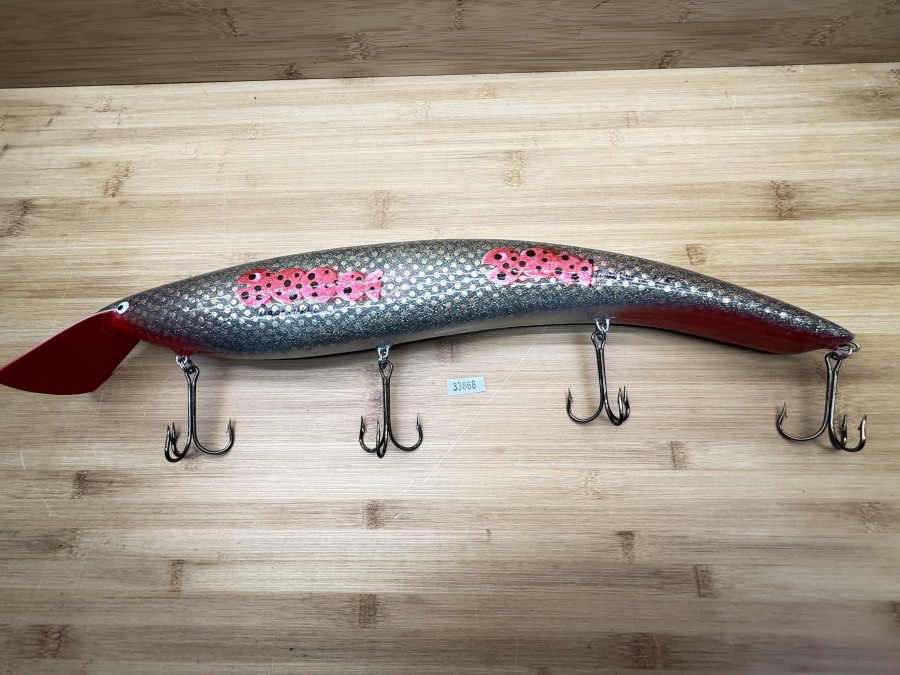 Wobbler, Turus Ukko Sonderedition Mai 1991, Handmade in Finland, Turus Ukko gemarkt, Touko kuu 1/5, rot/silber/olive/gold/schwarz, 50cm, 571g, ungefischt