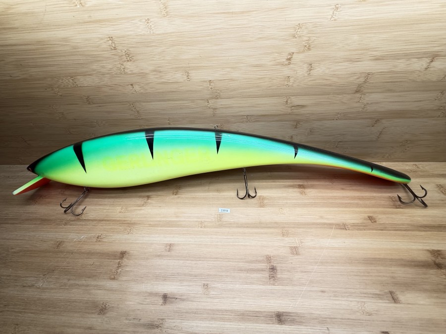 Wobbler, Turus Ukko, Handmade in Finland, (Schriftzug Gerlinger wurde entfernt, sieht man aber noch) Parrot, rot/gelb/grün/schwarz, 1.030cm, 1280g, ungefischt