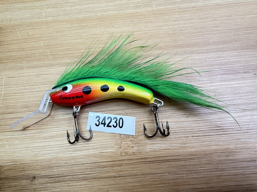 Wobbler, Turunen Finland, gemarkt, 6cm, 8g, rot/gelb/grün/schwarz, grüner Fellstreifen, ungefischt