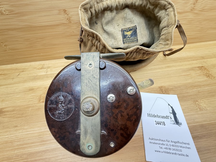 Centerpinrolle, Modernite Pixie, British Made, Bakelite/Messing, Rechtshand, Gewicht 351g, Rollendurchmesser 102mm, Rollenbreite 52mm, Hardy-Rollentasche, Gebrauchsspuren