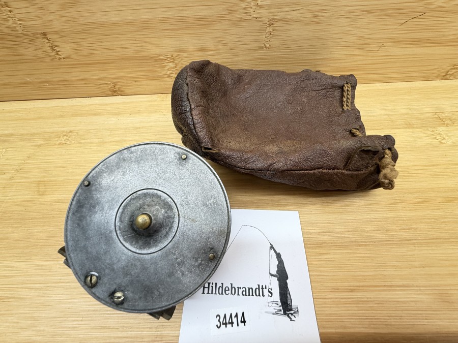 Vintage Angelrolle, Messing/Alu, ohne Klicker, Gewicht 184g, Rollendurchmesser 70mm, Rollenbreite 32mm, Leder Rollentasche, Gebrauchsspuren, schönes Dekostück